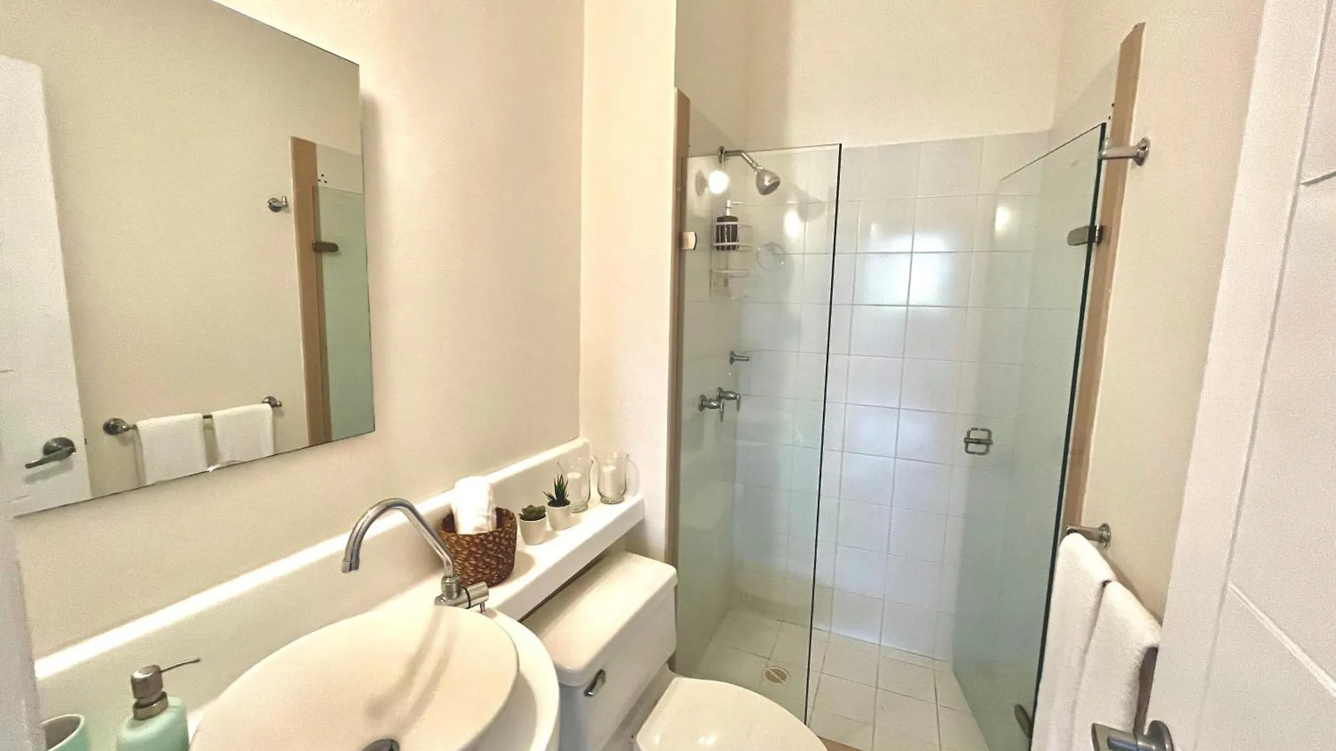 By Calamari Homes - Parque Centenario 202 Walled City Cartagena Colombia